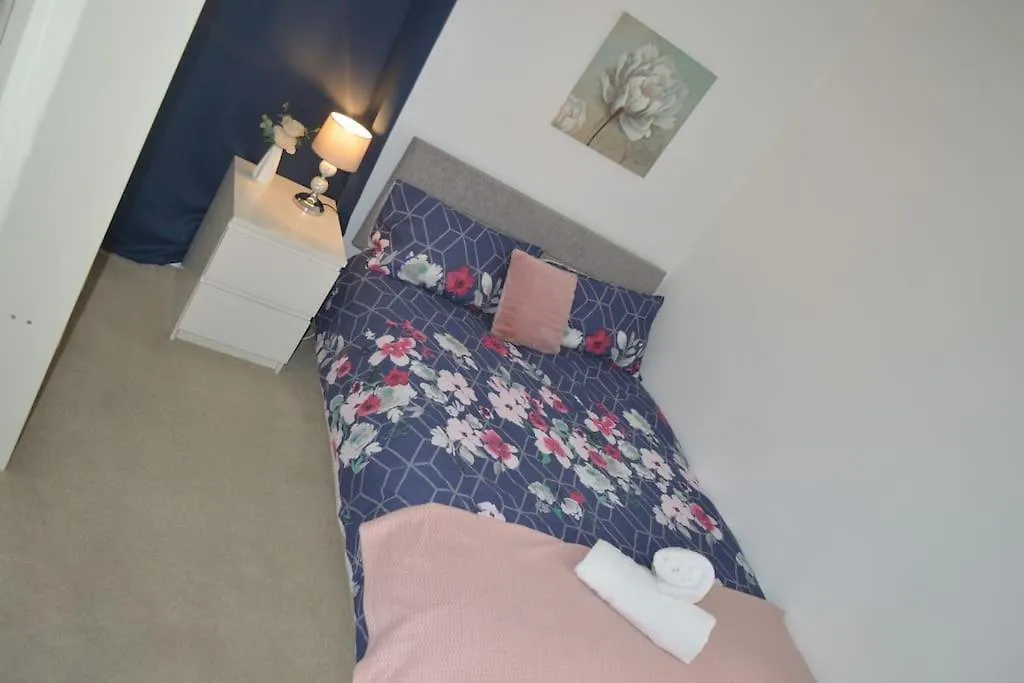 Cosy Two Bedroom Apartment Cardiff